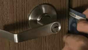 نحوه باز کردن قفل درب داخلی بدون کلید